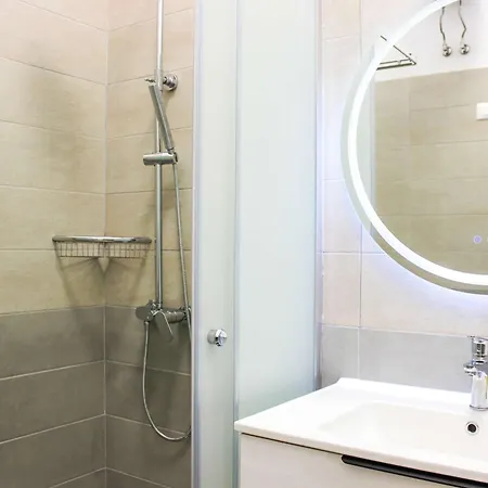 Apartment 2 Bedroom 1337 *