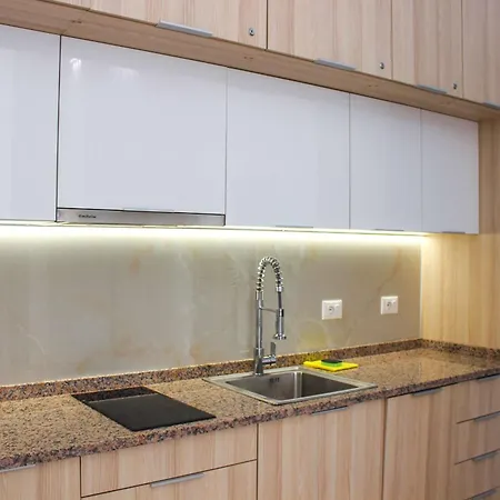 Apartment 2 Bedroom 1337 *