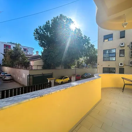 Apartment 2 Bedroom 1337 *
