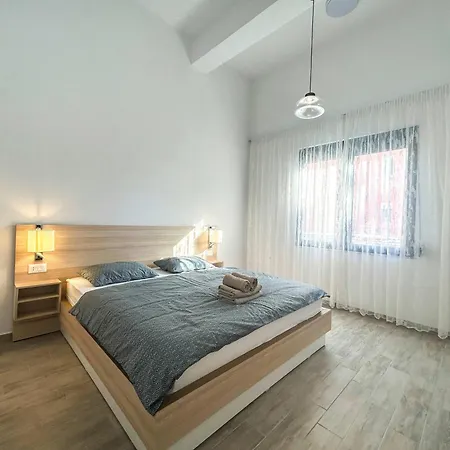2 Bedroom 1337 Apartment *