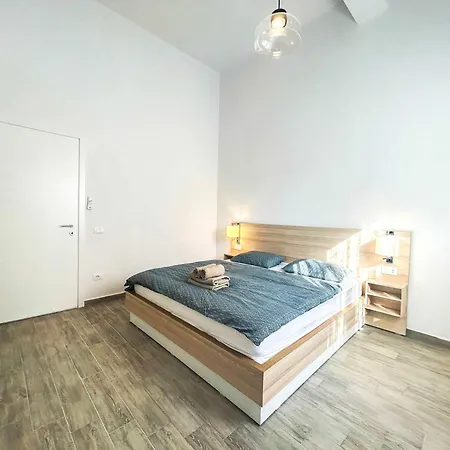 Apartment 2 Bedroom 1337
