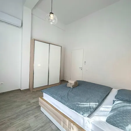 2 Bedroom 1337 Apartment *