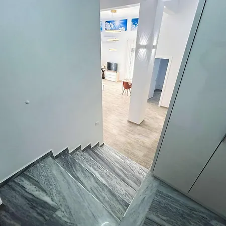 2 Bedroom 1337 Apartment *