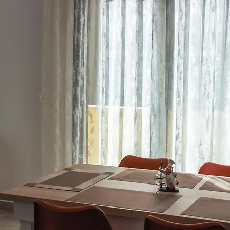 2 Bedroom 1337 Apartment *